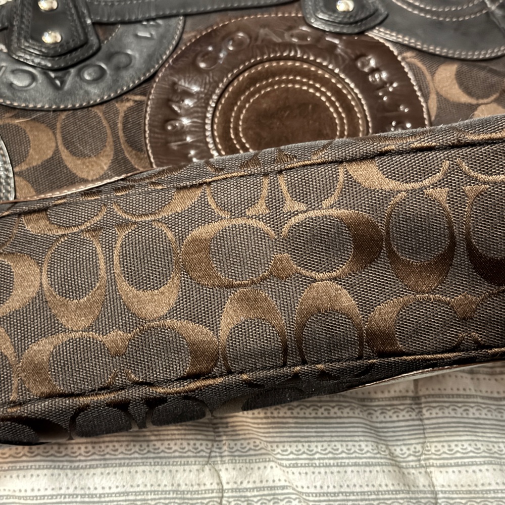 Coach signature Black and Brown Circle Patchwork Shoulder Bag - Picture 4 of 6